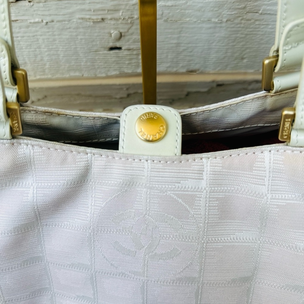 CHANEL travel line shoulder bag with COA - Picture 7 of 17